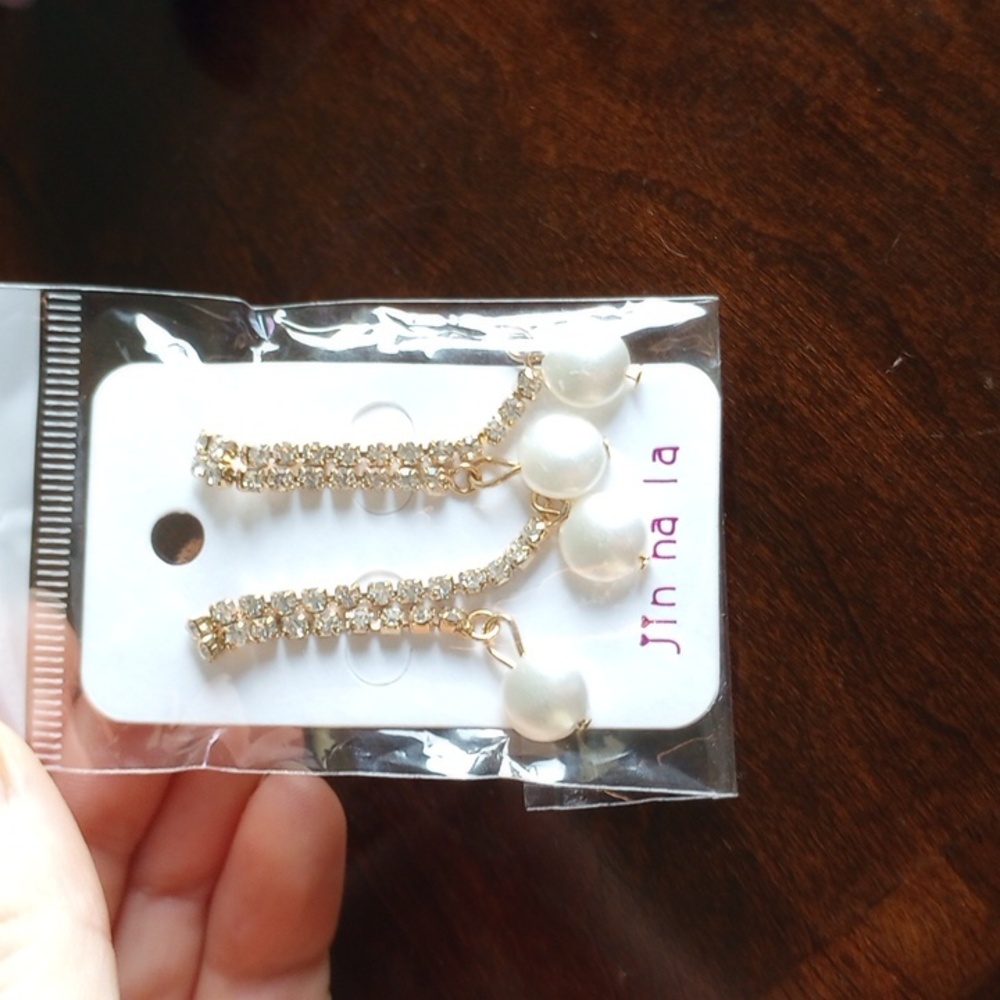 Dangle earrings by Jin na la